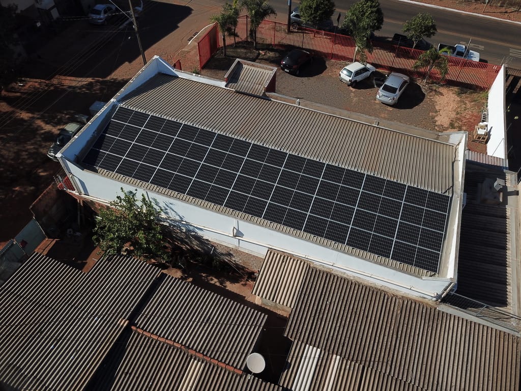 Painéis Solares na SouzaMed da Ampla Solar